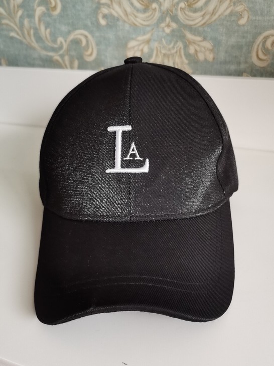 刺绣logo金属扣弯沿帽 尺码：可调节 材...