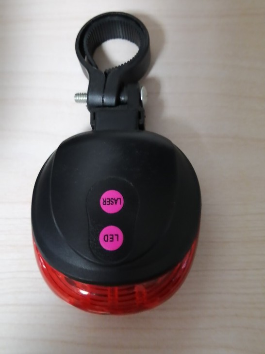 山地车安全灯，安上电池即可用