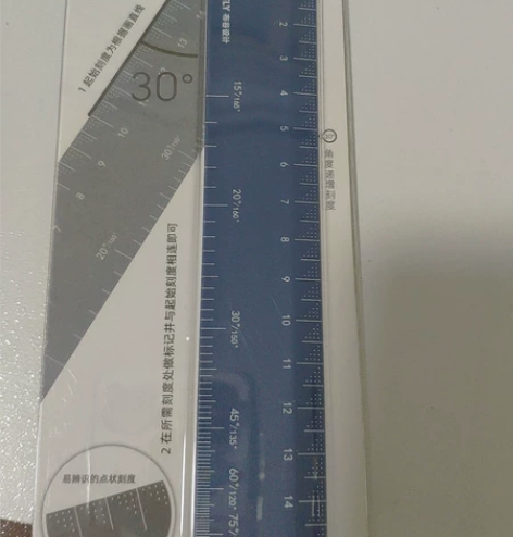 一个证件卡，一副多功能角度尺，一张指甲贴 ...