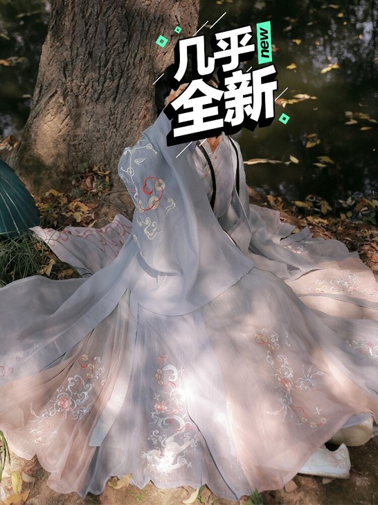 出社原创汉服，买了就放着，没穿出去过，几乎...