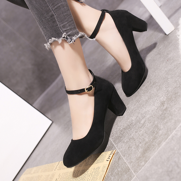 全新未拆封 一字扣带粗跟中跟绒面单鞋黑色