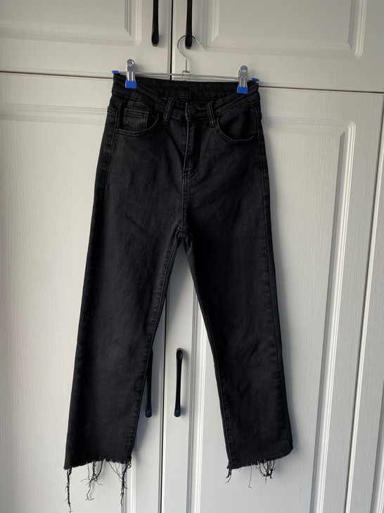 基本全新，黑色直筒宽松显瘦牛仔裤女九分裤秋...