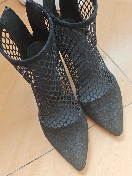 夏季时尚高跟鞋，36码，几乎全新。跟高6左...