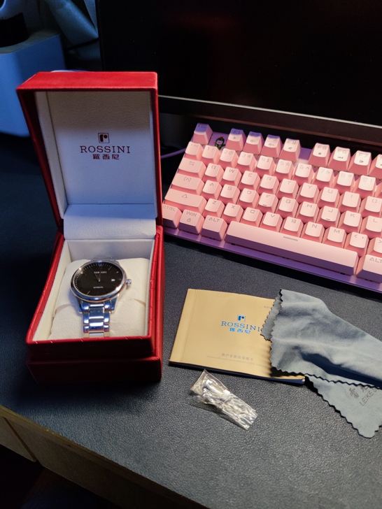 罗西尼5507，机械机芯。只有轻微磨损。图...