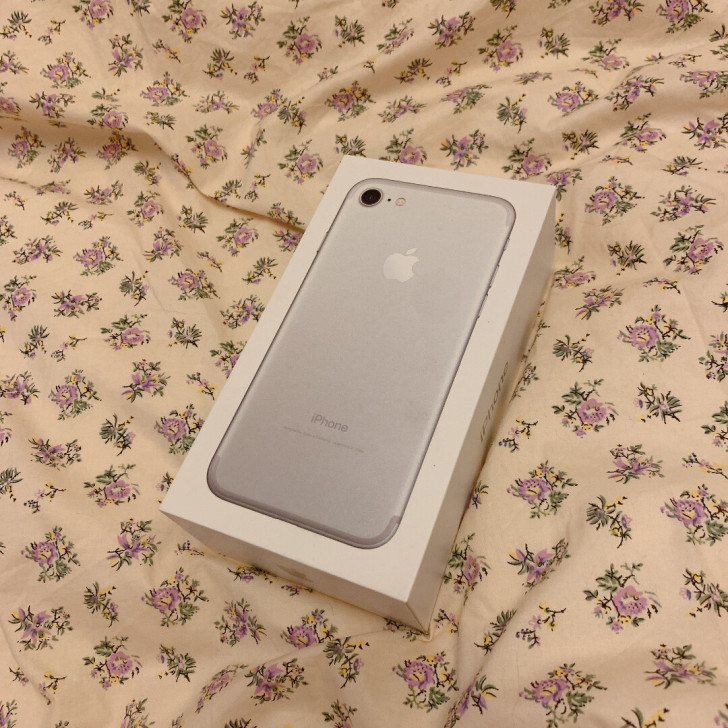 iphone7 32g盒子空盒，银色，无配...