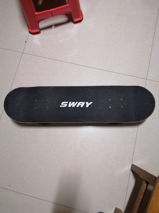 出一个滑板,55元,功能完好,轻微使用痕迹...