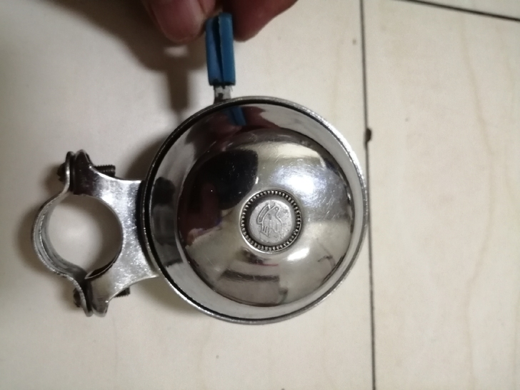 飞鸽自行车，老式自行车铃铛一件，天津飞鸽牌...