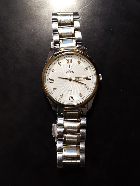 石英手表，15年买，当时400多，带了两年...