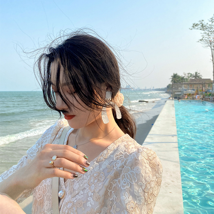 复古法式白色蕾丝连衣裙气质女轻奢名媛v领春...