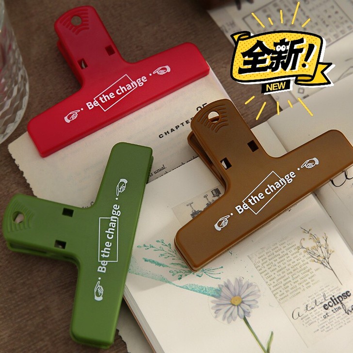 5元三个。三个起卖，颜色随机发，复古手帐夹...