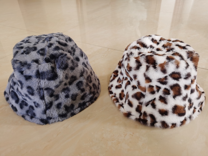 全新两顶豹纹辣妹y2k毛绒盆帽低价卖出，朋...