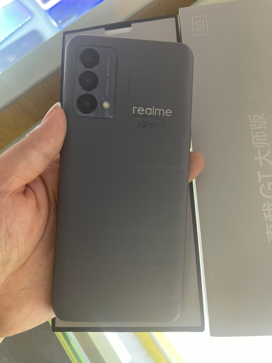 真我GT大师版 8+256 G 灰色。