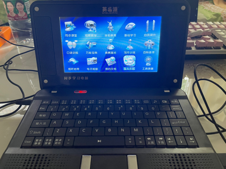 英易派学习电脑,九成新,有音乐,词典,写作...