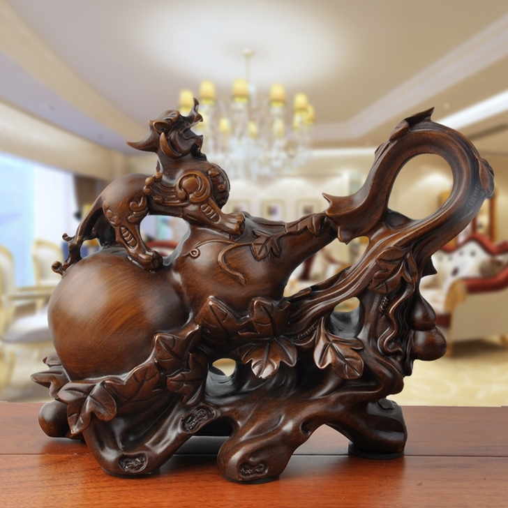 九姨夫的宾馆倒闭，貔貅木雕文玩摆件低价处理。