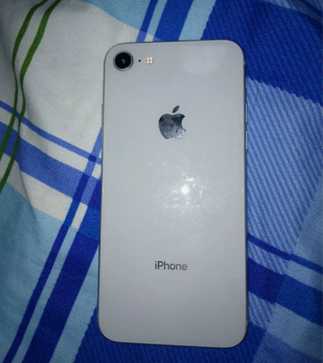 苹果8、国行64.屏幕有点问题，其他功能正...