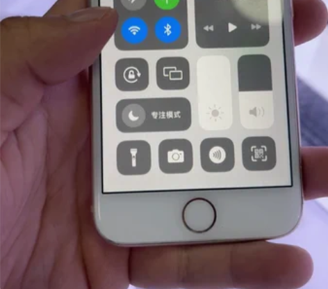 苹果8 感兴趣的话点“我想要”和我私聊吧~
