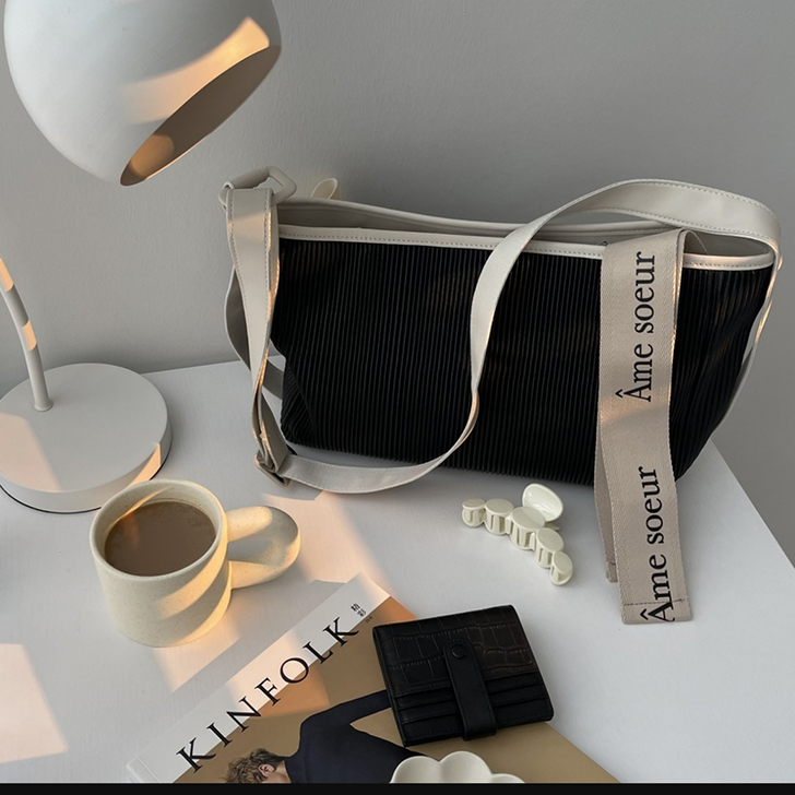 蛋糕包包女小众设计软皮通勤斜挎包黑色