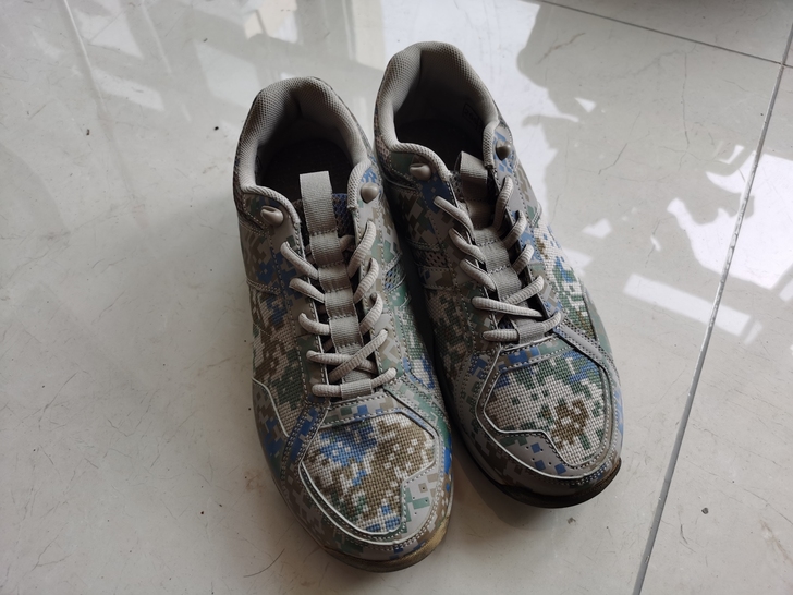 运动鞋，41的，没穿过，断舍离处理！！！不...