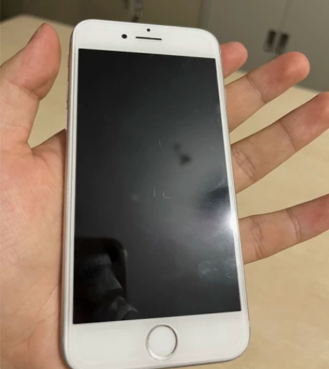 iPhone8，美版双网有锁机，成色8成新...