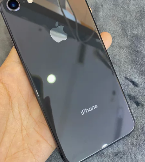 苹果8  黑色    64g   自用手机...