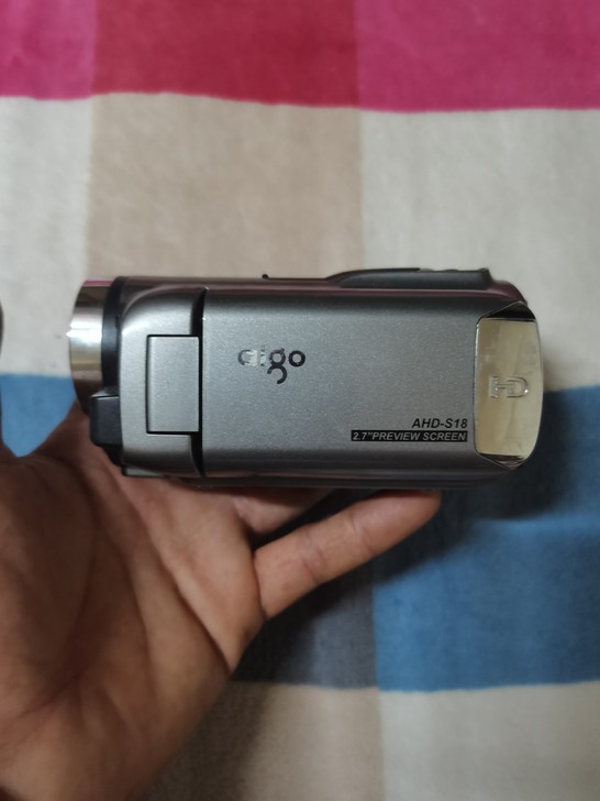 爱国者摄像机型号AHD-S18，成色如图实...