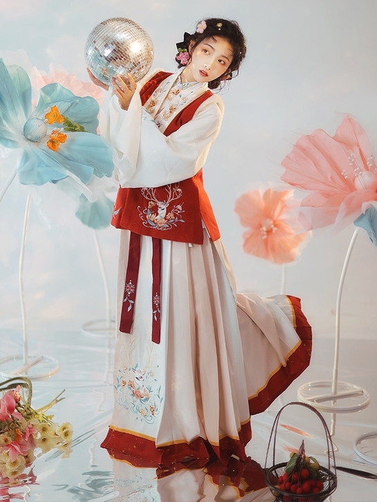 耀春 林间鹿 明制汉服 正