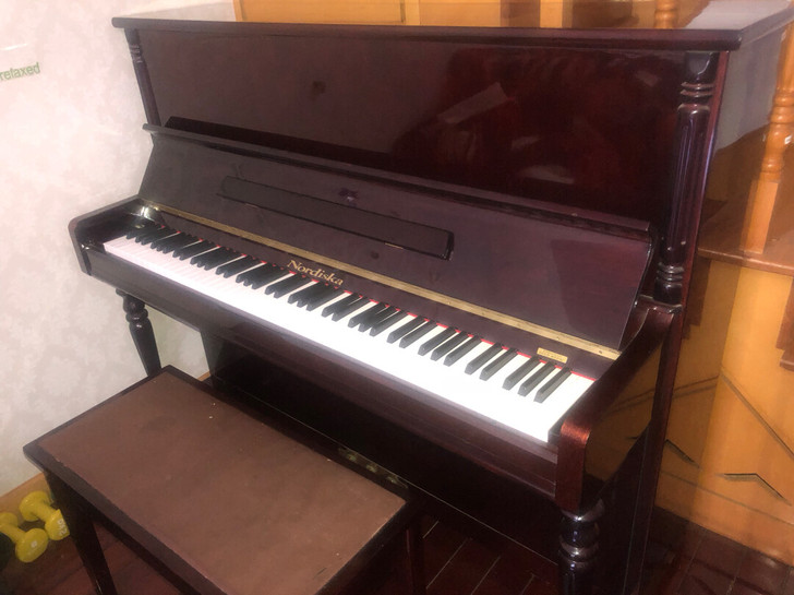 诺迪斯卡钢琴，2001年购入，高1200....