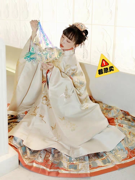 十三余小豆蔻儿[千里宫灯]织金立领大襟马面...