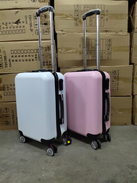全新20寸拉杆箱，亏本清仓，49一个，不包...