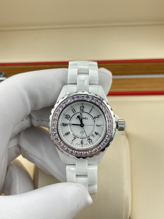 香奈儿j12系列女士腕表，原装粉宝石外圈，...