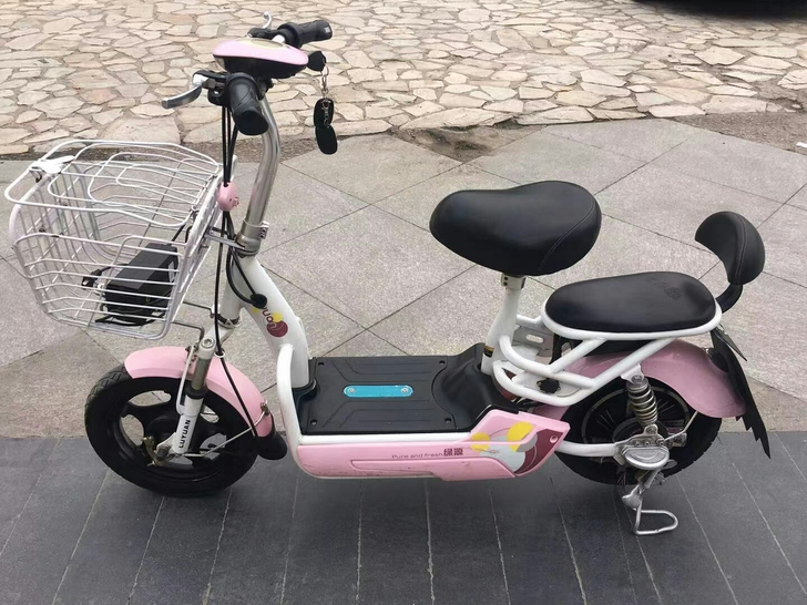 绿源电动车。成色95新。电池不可拆。可跑2...