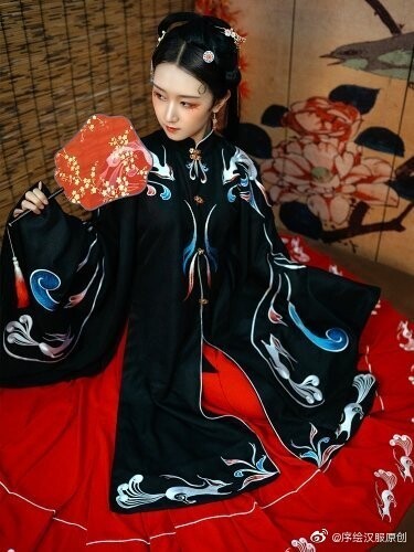 序绘汉服  序绘家第一款汉服，上衣超多刺绣...