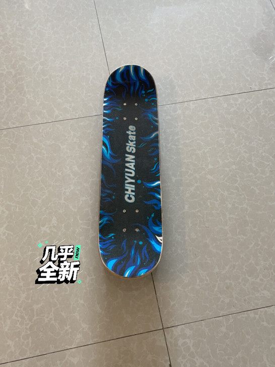 滑板低价出售,来旅游没玩几次,要离开三亚了...