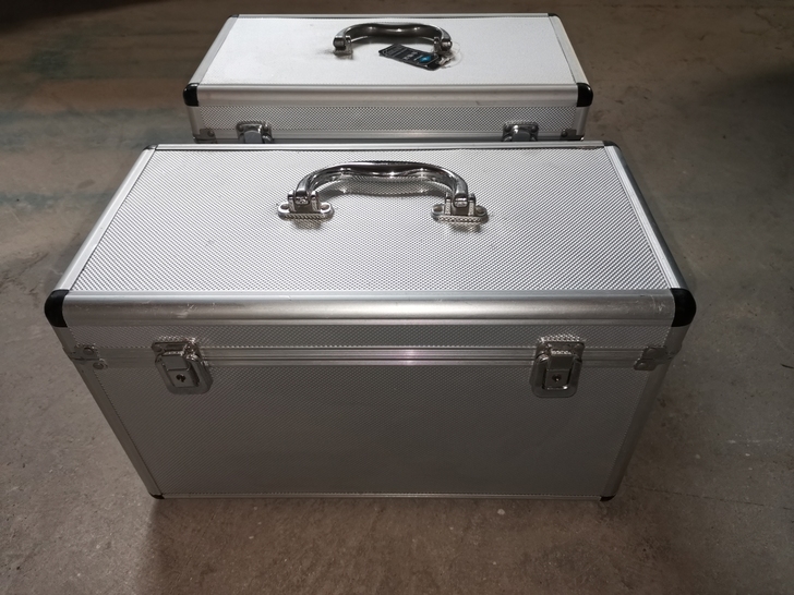 14寸出诊箱铝合金出诊箱，家用药箱。尺寸：