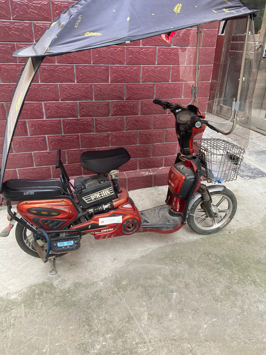 八成新电动车，电池新换，雨棚，车胎新换，价...