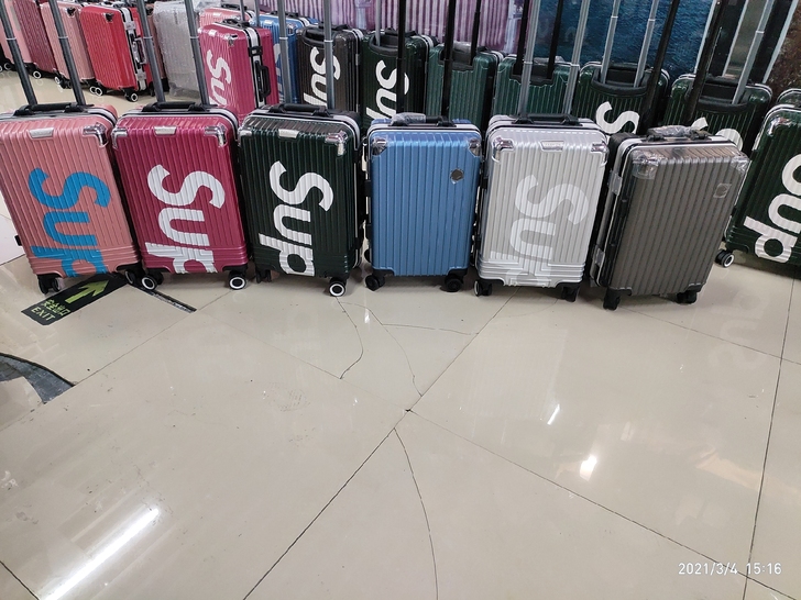 铝扣拉杆箱，免费送！办卡免费送！办卡免费送...