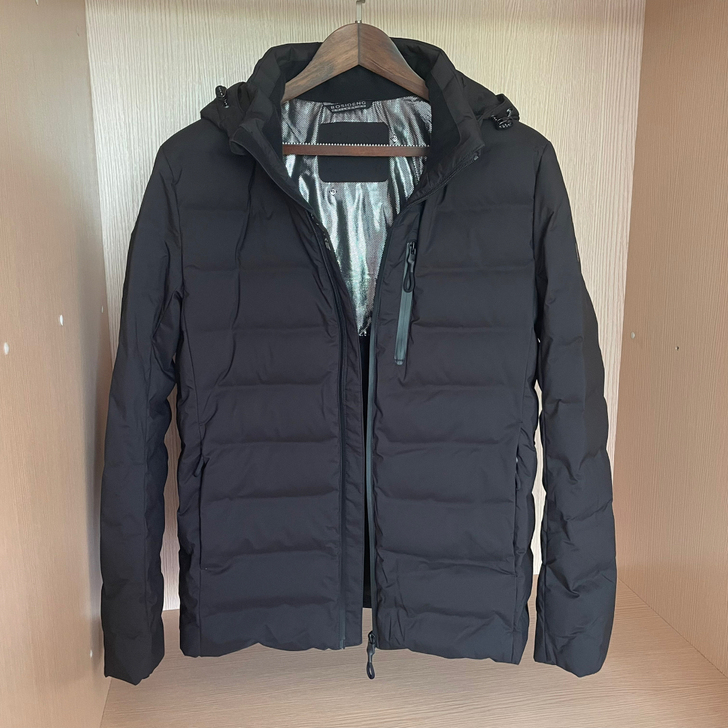 波司登男士冬季短款可脱卸帽羽绒服