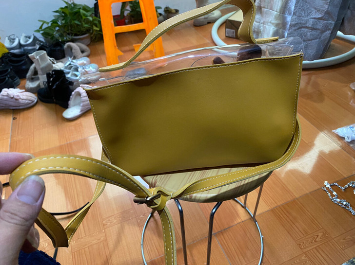 9成新美女一手包便宜出