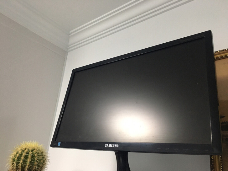 三星19寸液晶显示器