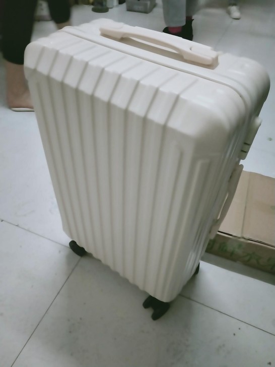 出一个28寸超大行李箱密码箱男女学生大容量...