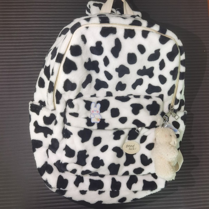 新旧程度 ：九成新 就背过一次