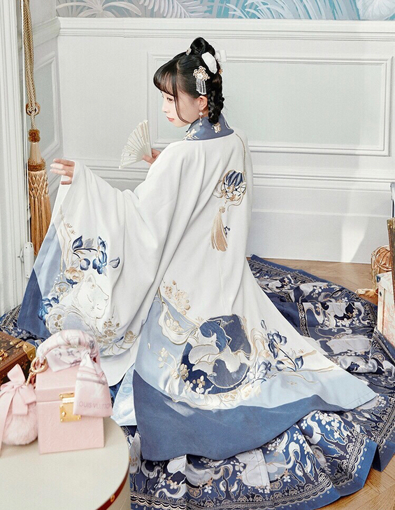 尾款尾款【十三余 小豆蔻儿】[花间狸奴]立...