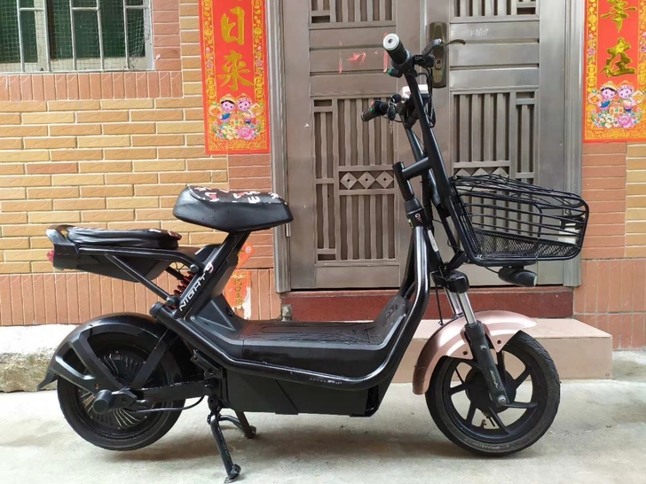 二手车出售,八九成新,价格二手车550起。...