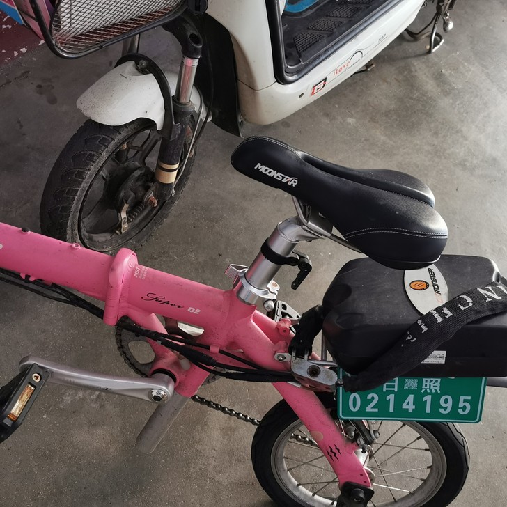 可折叠电动自行车，锂电池的，充一次电距离不...