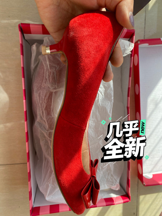 低跟单鞋,参加活动买的,一共就穿过两三次!