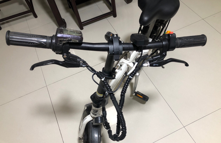 自骑代驾折叠电动车,于正步旗舰店购买。