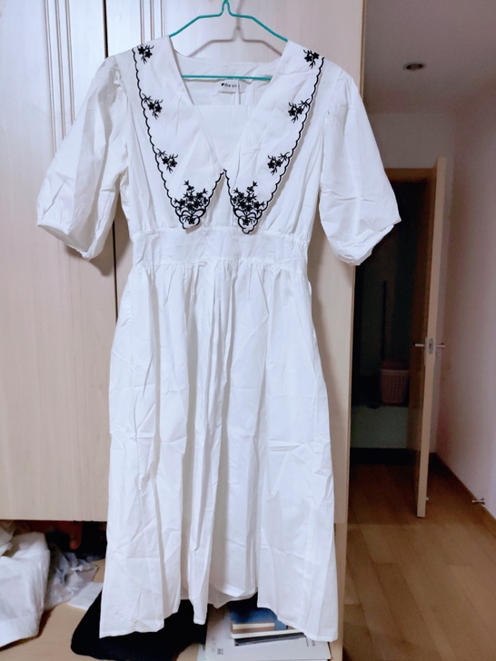 小众复古刺绣娃娃领泡泡袖连衣裙,法式长裙,...