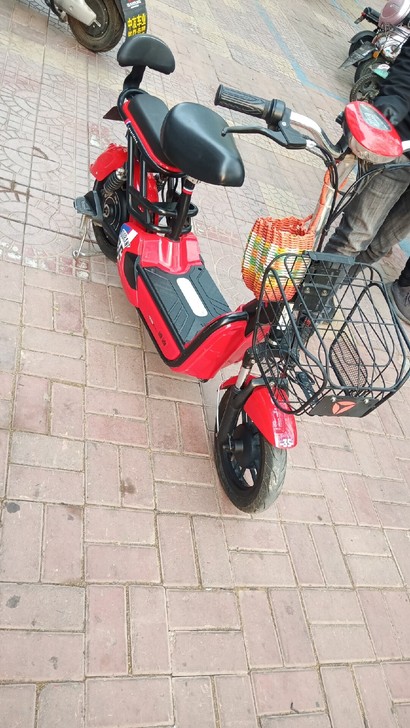 新旧程度如图，电池好半年内跑不远免费调，车...