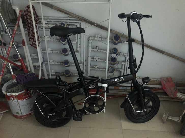 转让凤凰牌48v12a可拆卸锂电池电动单车...