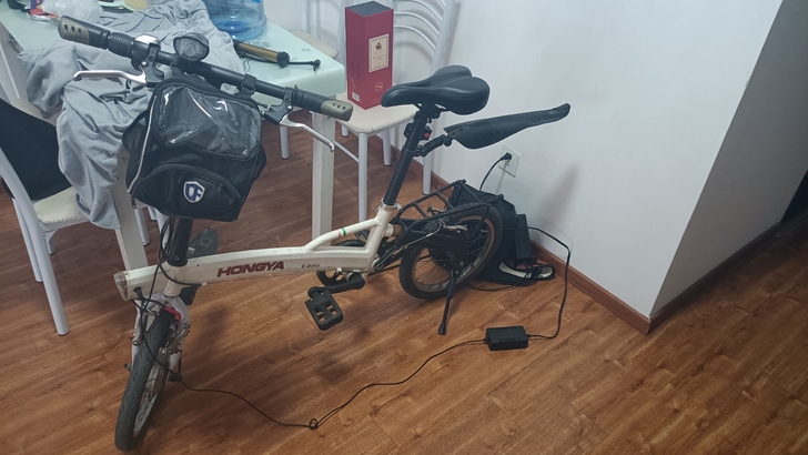 电动助力折叠自行车